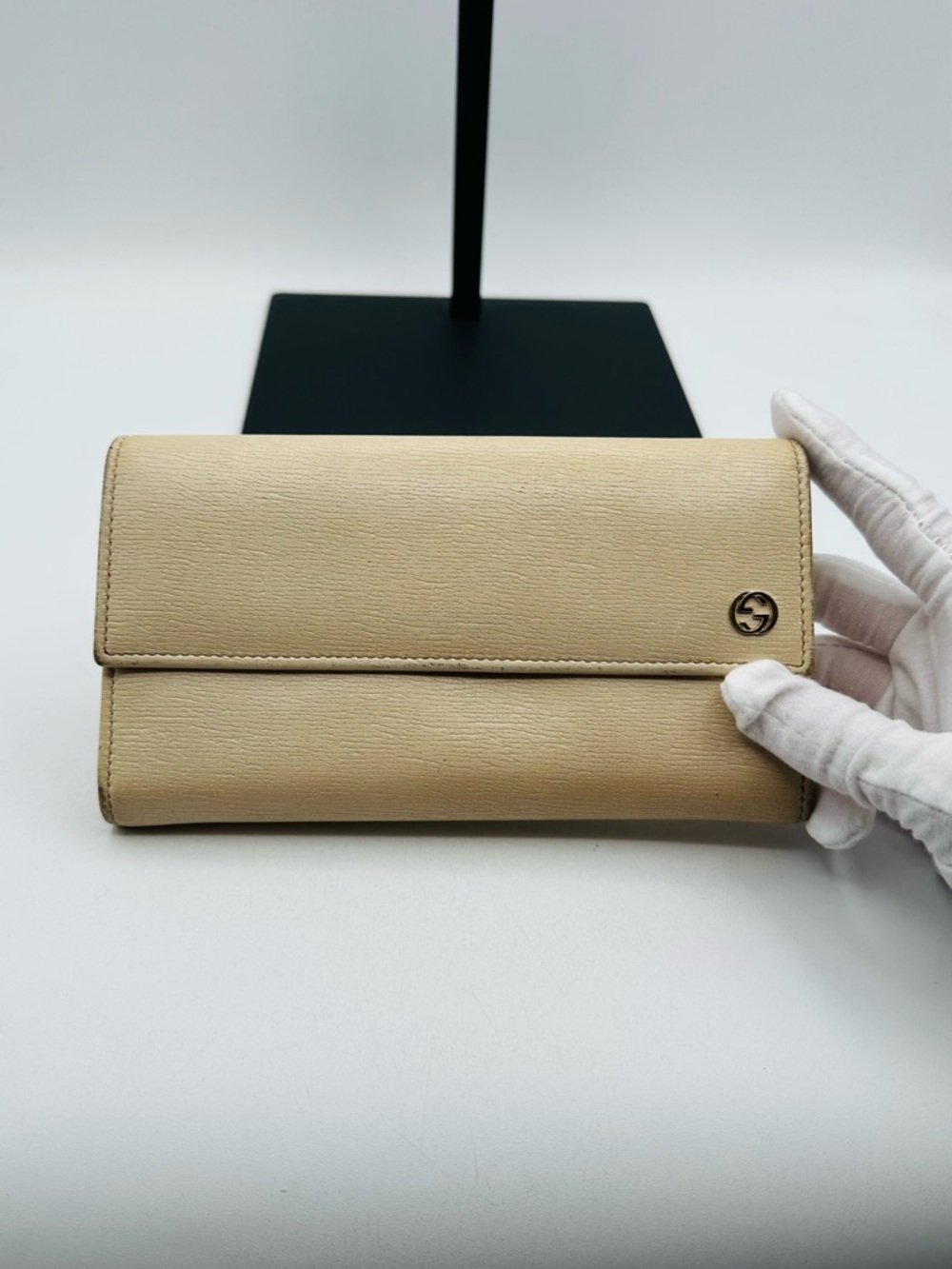 Gucci Large Flap Walleto like new